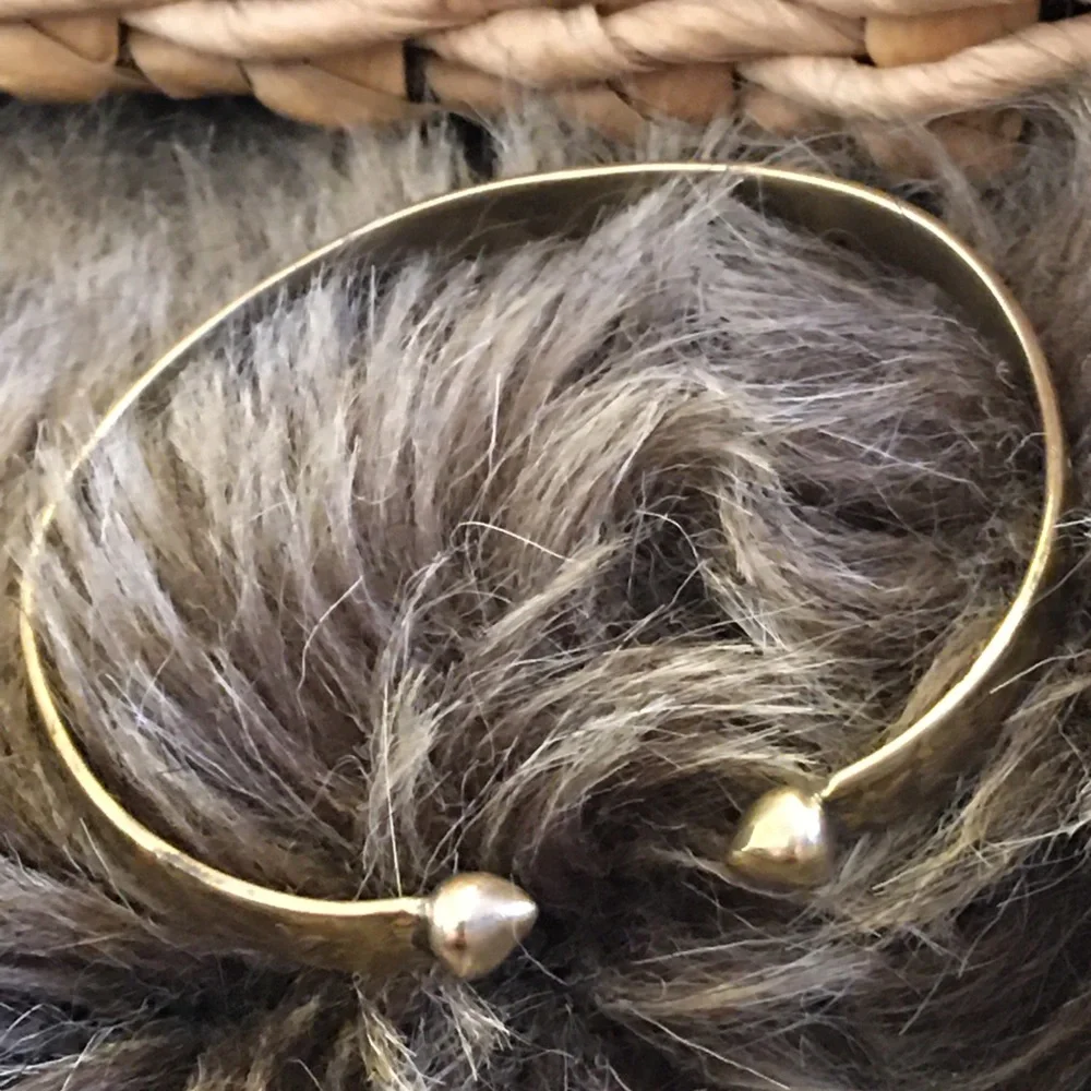 Victorian era 18CT gold ball end torque bangle